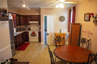 Eat-in kitchen with powder room