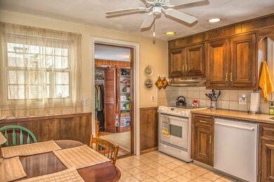 22 Orchardview St, West Springfield, MA 01089 - photo 4