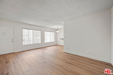 11933 Darlington Ave unit 8, Los Angeles, CA 90049 - photo 4