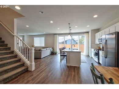 1697 N Sycamore St, Canby, OR 97013 - photo 4