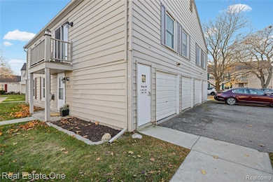 1 car Oversized garage (about 17 ft deep for car and then another apprx 5ft deep back for layered storage)