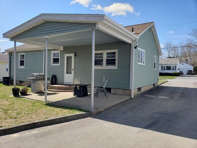 17 Meadow St, South Dartmouth, MA 02748 - photo 5