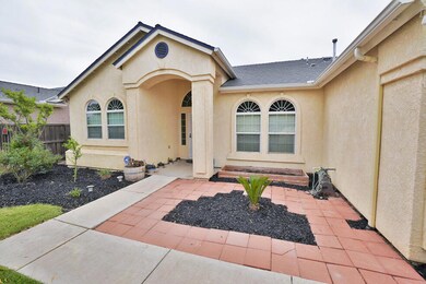1595 Tulip St Lemoore 05 Front 5 Smalles