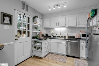 26 Faris Cir, Greenville, SC 29605 - photo 7