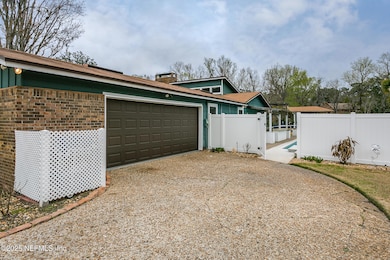 Ext Garage_Entry
