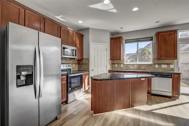 Kitchen with appliances with stainless steel fini