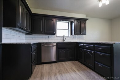 1803 Lakeview Dr, Sulphur, OK 73086 - photo 3