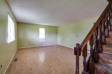 2028 Sedan Ave_MLS_04