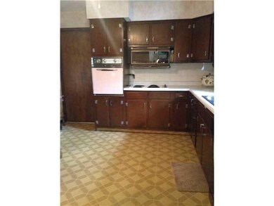 Kitchen. EIK with easy grocery unloading from the 