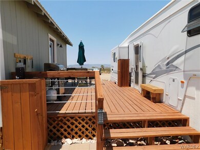 DECK CONNECTS WITH FIFTH WHEEL