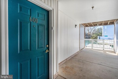 600 Waters Edge Dr unit 600, Newark, DE 19702 - photo 4