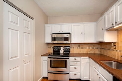 675 Pleasant St unit 8, East Weymouth, MA 02189 - photo 4