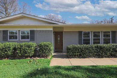 1160 Forest Oaks Ln, Hurst, TX 76053 - photo 4