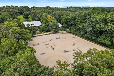 Oversized arena and round pen