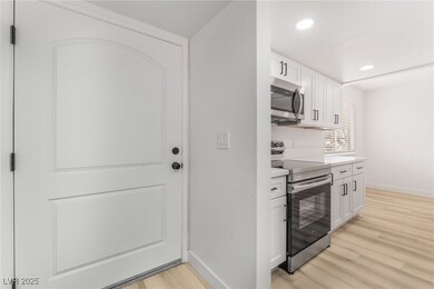 705 N Torrey Pines Dr, Las Vegas, NV 89107 - photo 4