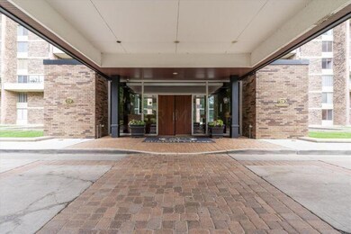 Summit Chase portico