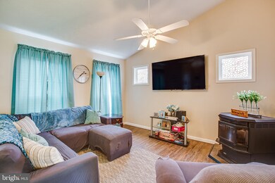 355 Monroe Dr, Colonial Beach, VA 22443 - photo 4