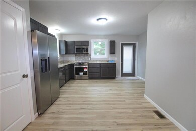 165 N 7th St, Sainte Genevieve, MO 63670 - photo 5