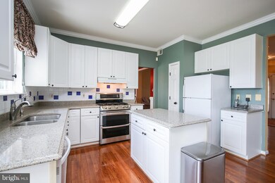 11000 Grassy Knoll Terrace, Germantown, MD 20876 - photo 3