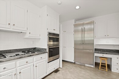 310 W Lyon Farm Dr, Greenwich, CT 06831 - photo 4