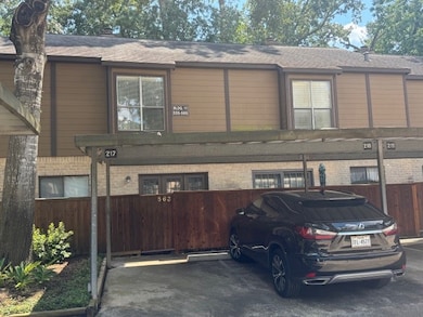 11711 Memorial Dr unit 563, Houston, TX 77024 - photo 4