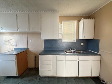 19703 Keating St, Highland Park, MI 48203 - photo 7