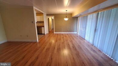 1802 Metzerott Rd unit 106, Adelphi, MD 20783 - photo 3