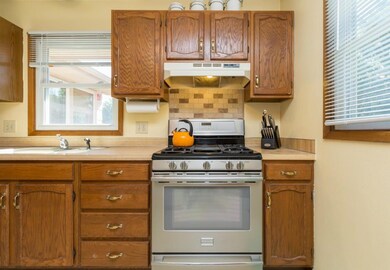 Awesome, stainless steel gas range included!