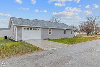 1002 N Harrison St, Alexandria, IN 46001 - photo 4