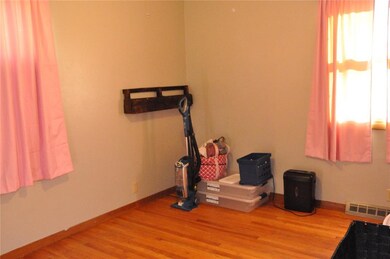 4304 Ford Ave NW, Cedar Rapids, IA 52405 - photo 5