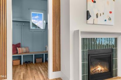 7-web-or-mls-465-douglas-falls-027