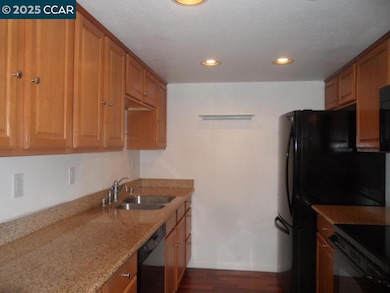 1405 Hull Ln unit 13, Martinez, CA 94553 - photo 4