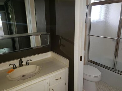 Bathroom 1 (2)
