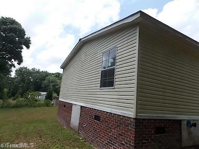 219 Richland Park Dr, Asheboro, NC 27205 - photo 4