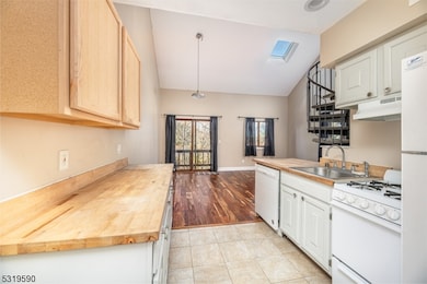 5 Sugar Loaf Ct unit 7, Vernon, NJ 07462 - photo 3