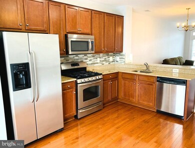 15638 John Diskin Cir, Woodbridge, VA 22191 - photo 3