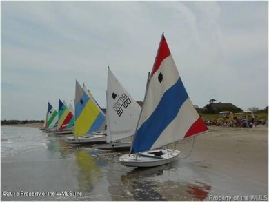 Walk to the beach to enjoy sailing