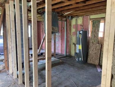 121 Bagg Ave, Jackson, MI 49203 - photo 5