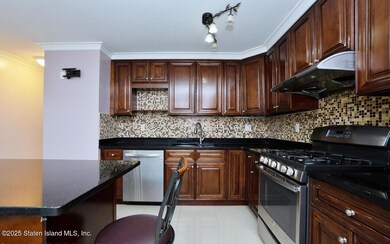 76 Railroad Ave, Staten Island, NY 10305 - photo 7