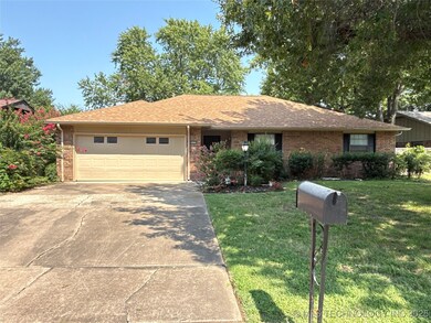 Welcome to 2604 W Broadway, Broken Arrow, OK 74012