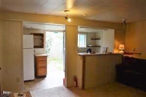 704 SE Quay Ave, Lincoln City, OR 97367 - photo 3