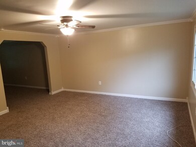 317 Wisewell Ct, Halethorpe, MD 21227 - photo 3