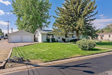 842 E Adams St, Powell, WY 82435 - photo 3