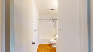 Primary-Bath-40-Bee-St-111