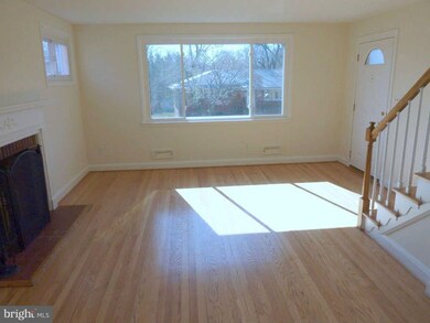 6804 Collinsdale Rd, Parkville, MD 21234 - photo 4