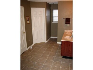 10219 Brushfield Ln, Fishers, IN 46037 - photo 3