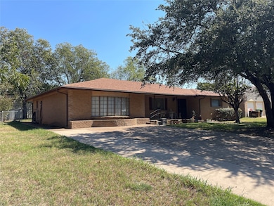 712 S Dixie St, Eastland, TX 76448 - photo 2