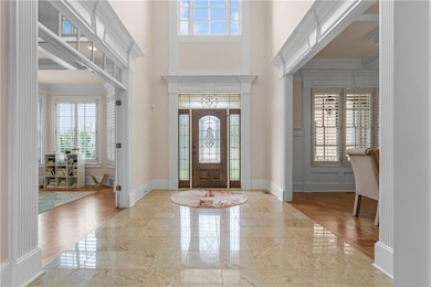 Entryway with crown molding