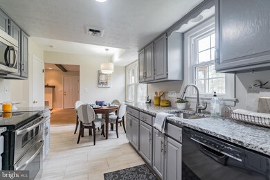 17612 Princess Anne Dr, Olney, MD 20832 - photo 4