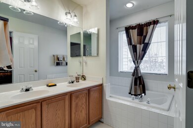 8736 Phipps Farm Way, Manassas, VA 20109 - photo 6